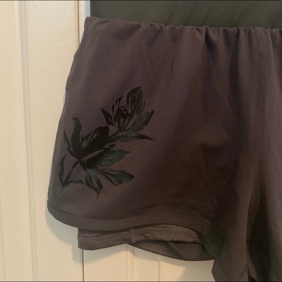 Fabletics Olesia Shine Short - Picture 2 of 5